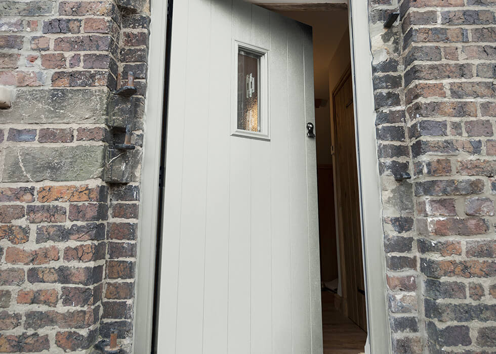 https://www.stedek.co.uk/wp-content/uploads/2018/04/Painswick-solidor-composite-door.jpg